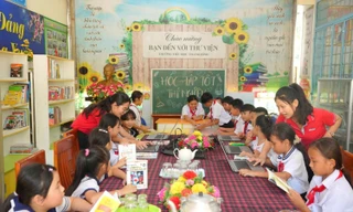 60 máy tính và hơn 900 đầu sách được trao tặng cho 2 trường biên giới Đồng Nai