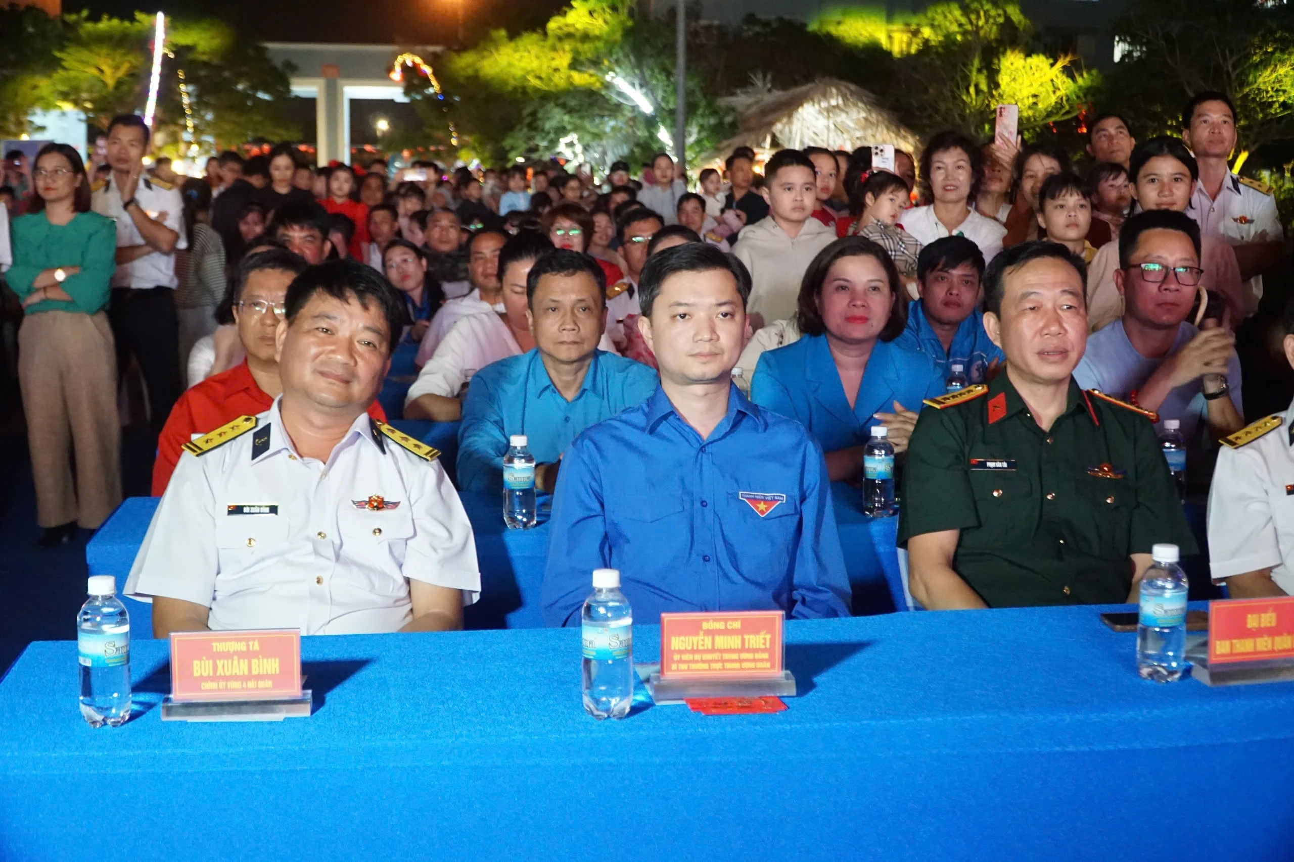 Vùng 4 Hải quân tổ chức 'Đêm hội sắc xuân' ấm áp tại Cam Ranh