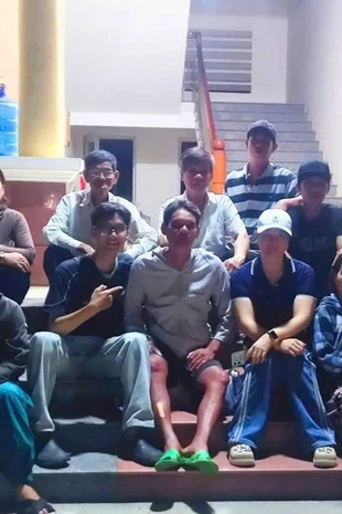 Cứu sống ngư dân 24 giờ lênh đênh trên biển với tấm mút mỏng