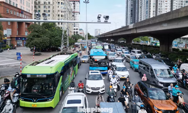 Thành phố Hà Nội đặt mục tiêu xử lý 6 điểm 'đen' ùn tắc trong năm 2025 