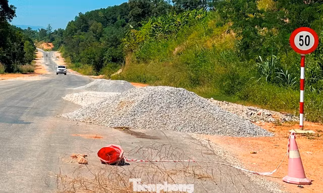 Vừa đưa vào sử dụng, đường tránh trung tâm Cao Bằng đã nham nhở ổ gà