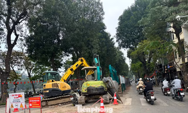 Hà Nội phân luồng giao thông tại các tuyến phố có rào chắn dự án chống ngập