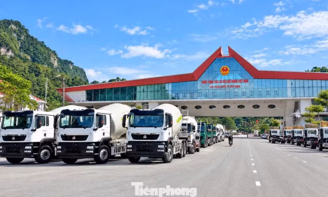 Thông quan hàng hoá qua cửa khẩu Lạng Sơn đạt gần 1900 xe/ngày