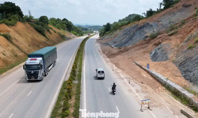 Quốc lộ 4B Lạng Sơn đi Quảng Ninh còn nhiều sạt lở, phong tỏa lòng đường