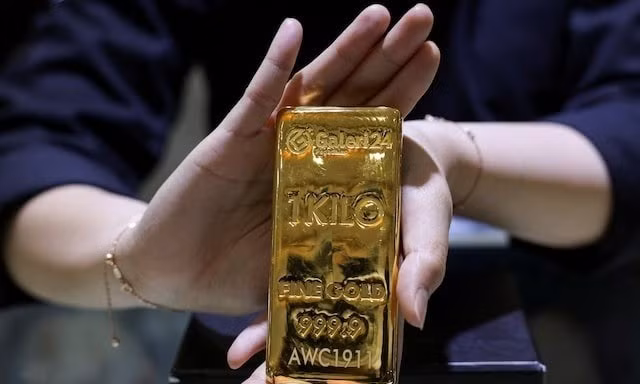 Giá dầu, vàng tăng dựng đứng vì Mỹ không kích Iran