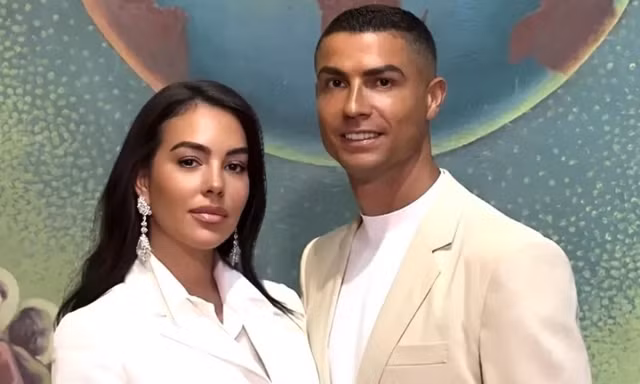 Công bố ảnh đám cưới của Ronaldo