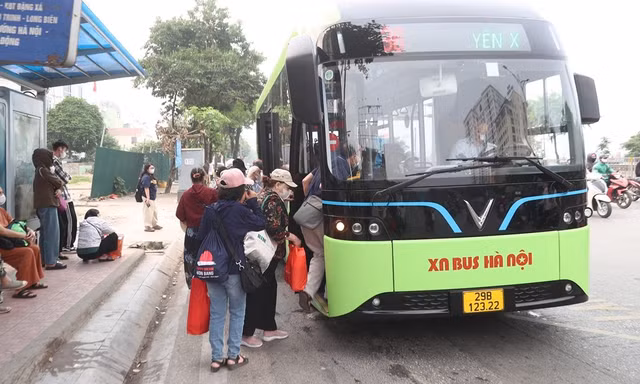 Phục vụ miễn phí hơn 100 nghìn lượt khách đi xe buýt dịp nghỉ lễ 30/4 - 1/5