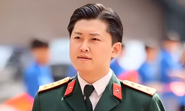 Đại úy quân nhân cùng 61 sinh viên hát về tình hữu nghị 