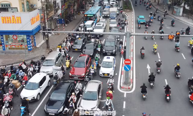 Thực trạng tại 4 'điểm đen' ùn tắc giao thông được Hà Nội ưu tiên xử lý