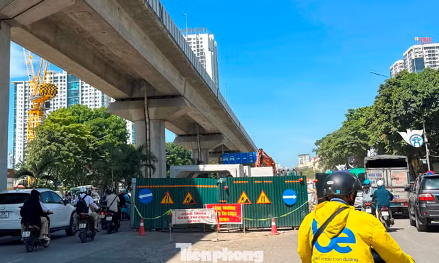 Hà Nội: Vì sao chưa dẹp bỏ hàng rào thi công trên đường Nguyễn Trãi dù đến hạn?