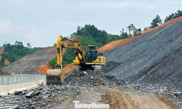 Cao tốc Hữu Nghị - Chi Lăng bị sạt trượt, yêu cầu khắc phục trước 30/8