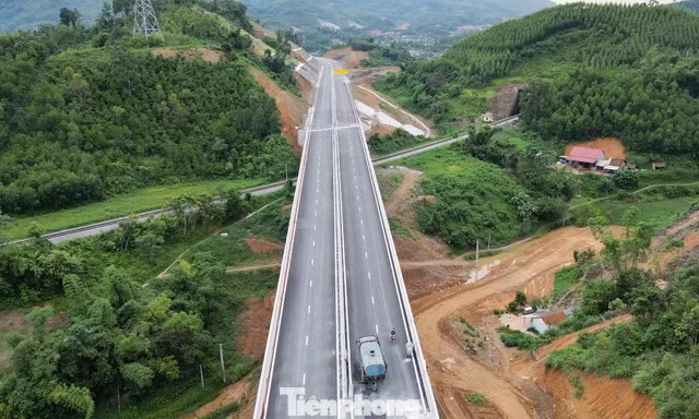 Đề nghị xử lý người dân đi vào công trường cao tốc Hữu Nghị - Chi Lăng