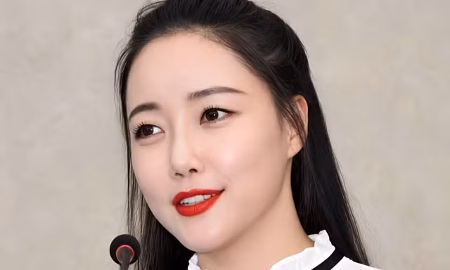 Bắt khẩn cấp nữ nghệ sĩ 