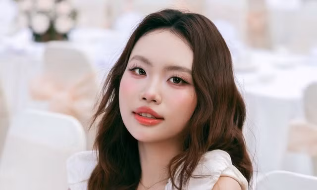 Phương Mỹ Chi hoãn lịch gấp