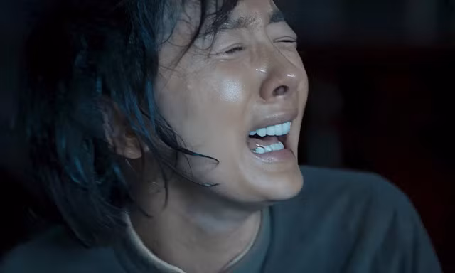 'Gầy trơ xương, miệng đầy răng sứ' - thẩm mỹ méo mó trong ngành giải trí Trung Quốc