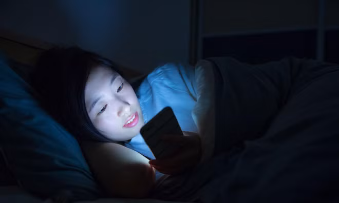 Ma trận phim ngắn AI đang khiến người trẻ sập bẫy, thức xuyên đêm