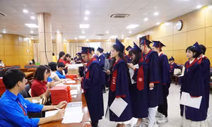 Theo khảo sát của PV Tiền Phong, các trường đại học tại Việt Nam hiện nay có tỷ lệ sinh viên tốt nghiệp loại Giỏi và Xuất sắc rất cao (tình trạng lạm phát điểm số). Ảnh minh họa