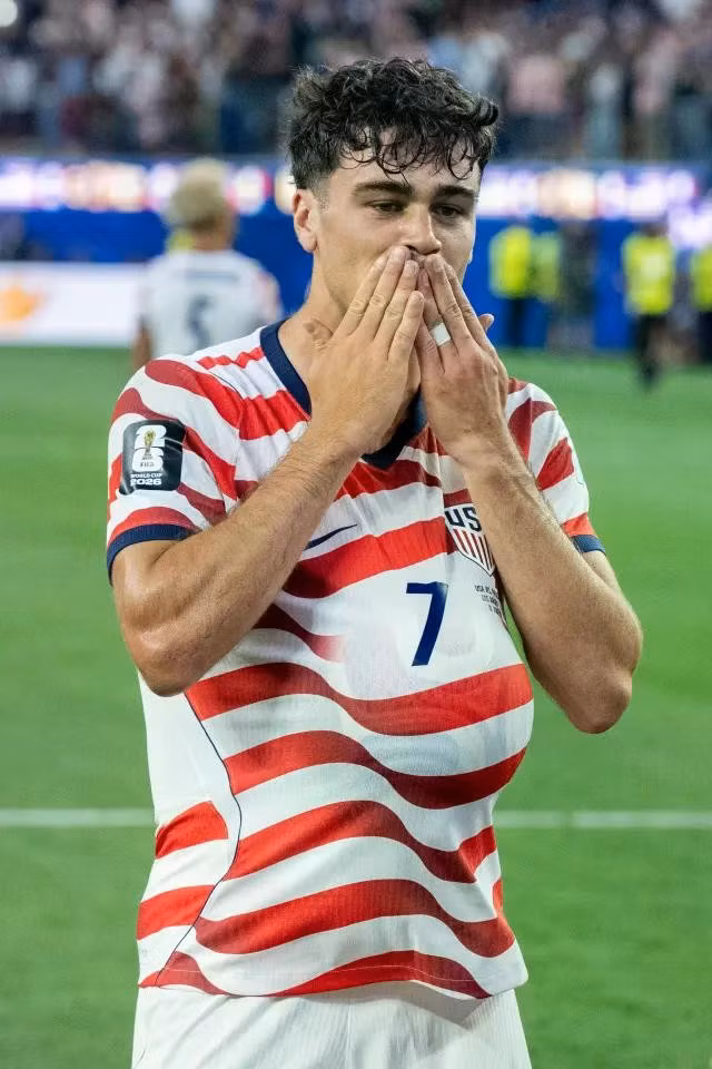 giovanni-reyna-united-states-celebrates-1087984795.jpg