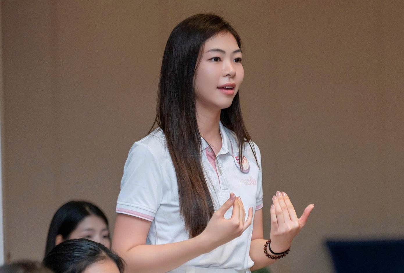 Thí sinh Hoa hậu Việt Nam dạy trẻ vùng cao tránh bẫy lừa đảo qua mạng Thí sinh Hoa hậu Việt Nam dạy trẻ vùng cao tránh bẫy lừa đảo qua mạng