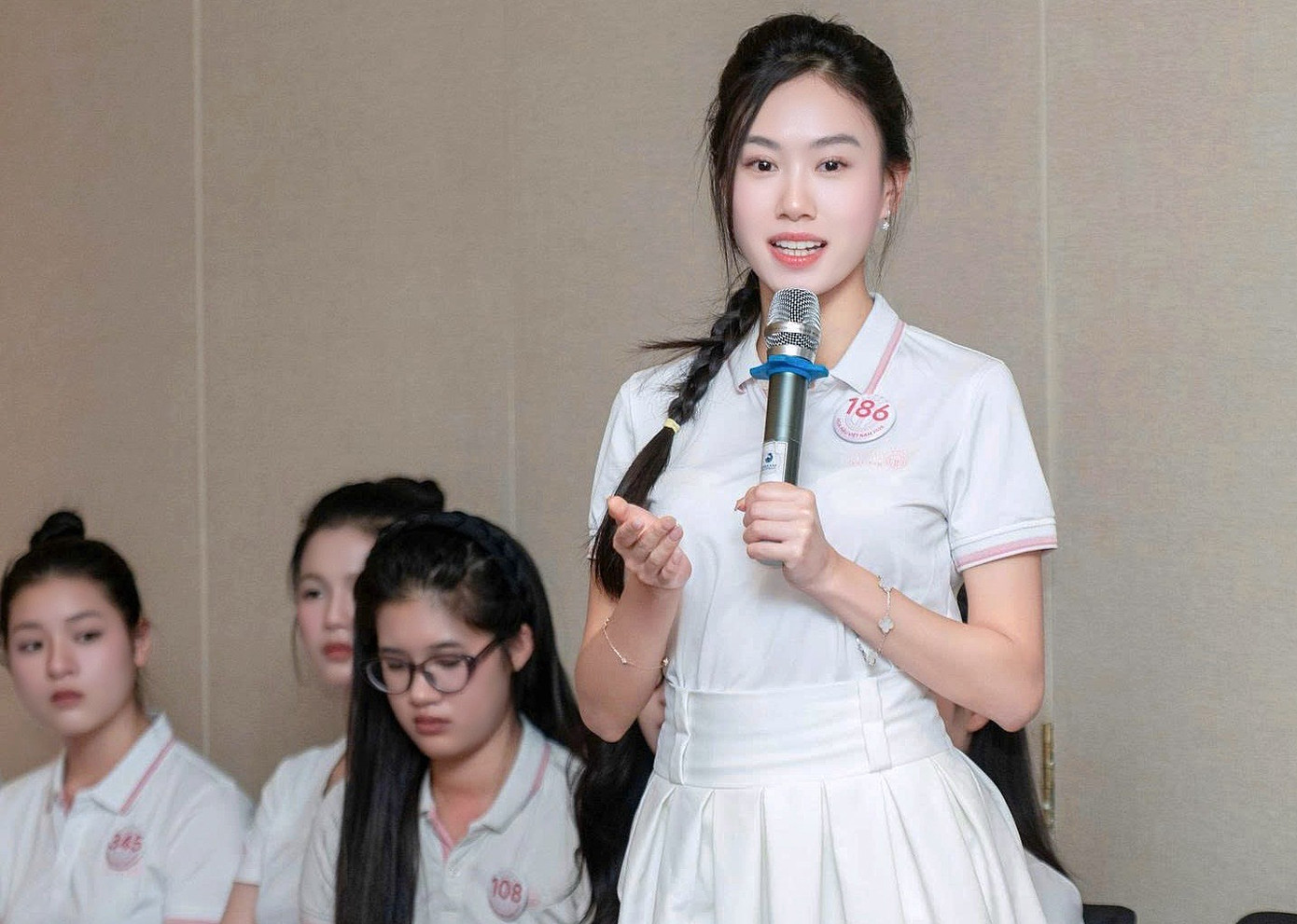 Thí sinh Hoa hậu Việt Nam dạy trẻ vùng cao tránh bẫy lừa đảo qua mạng Thí sinh Hoa hậu Việt Nam dạy trẻ vùng cao tránh bẫy lừa đảo qua mạng