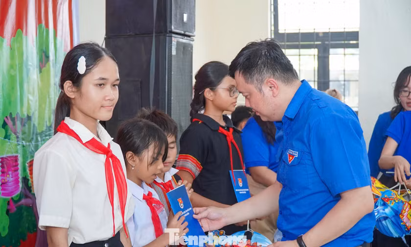 Trung thu sớm tiếp động lực cho thiếu nhi vùng khó Đà Nẵng