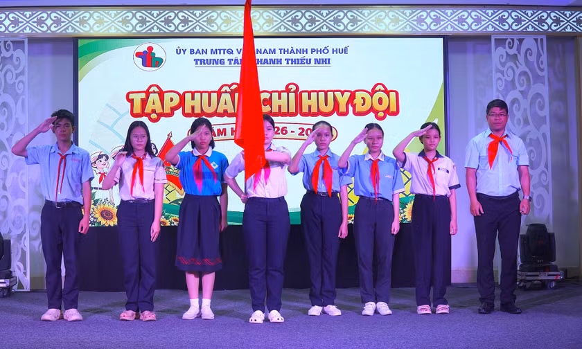 Huế bồi dưỡng kỹ năng chỉ huy Đội cho học sinh THCS