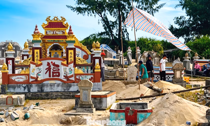 Đợt di dời mồ mả lớn nhất để xây công viên biển ở Huế