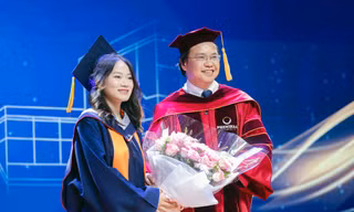 Nữ cử nhân Vật lý: ‘Đừng để nỗi ám ảnh phải giỏi nhất đánh bại mình’