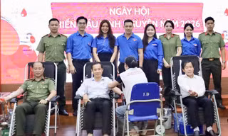 Hàng trăm người hiến máu, gửi 'món quà' đặc biệt trước Trung Thu