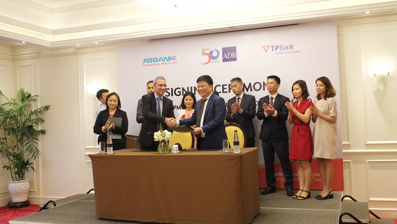 Sức mạnh tín dụng và uy tín của TPBank liên tục gia tăng cùng với sự hợp tác với các nhà đầu tư ngoại