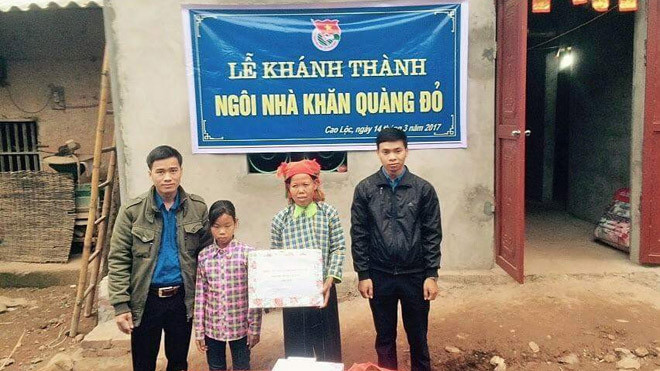 Đội viên huyện Cao Lộc có hoàn cảnh khó khăn được tặng nhà Khăn quàng đỏ