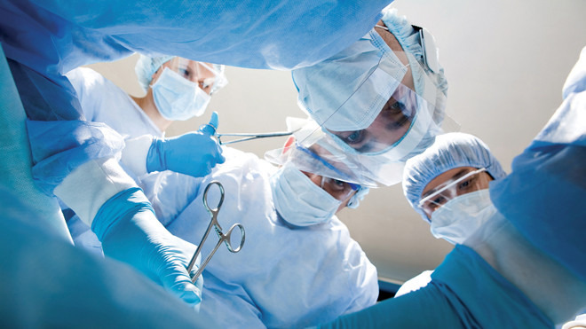 Phẫu thuật là phương pháp phổ biến trong điều trị ung thư tuyến giáp (Ảnh minh họa).