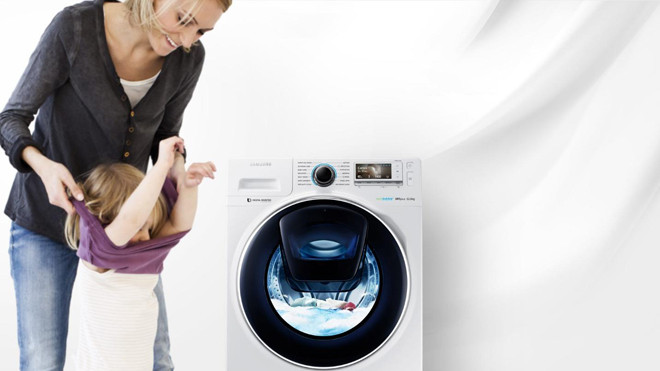 Bé sẽ thoải mái vui chơi, không ngại đồ bị dơ khi gia đình sở hữu một chiếc máy giặt tốt