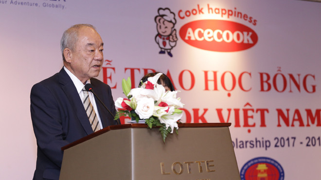 Ông Kato Kazuo - Giám đốc Khối Marketing phát biểu tại họp báo phát biểu tại lễ trao học bổng.