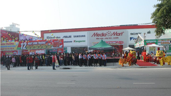 Đổ xô mua hàng điện máy giảm giá “khủng” mùa Giáng sinh
