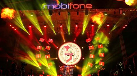 Âm thanh ánh sáng được BTC đặc biệt chú trọng trong ca khúc Lòng tự hào