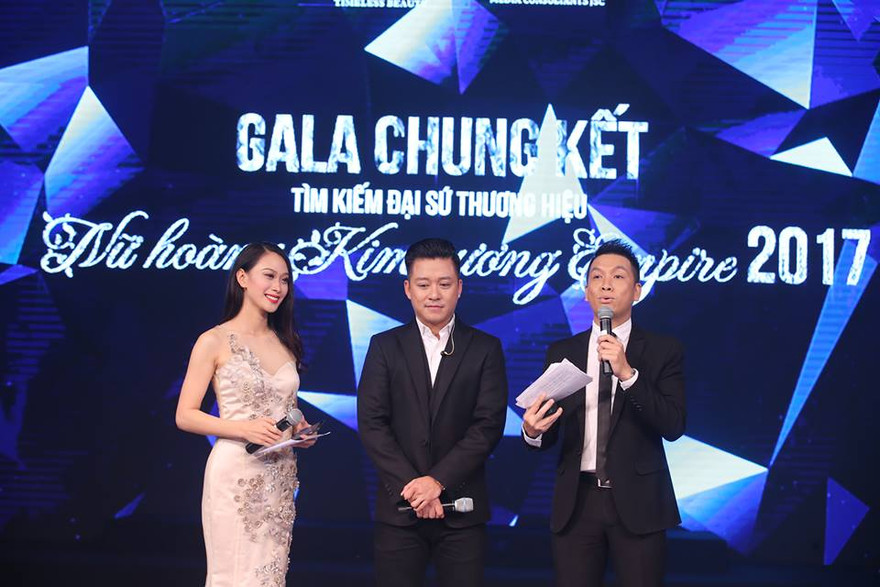 Ca sĩ Tuấn Hưng đấu giá nhẫn kim cương ủng hộ đồng bào vùng lũ