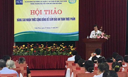 BS.Nguyễn Quang Thái, Chi cục trưởng Chi cục ATVSTP tỉnh Vĩnh Phúc báo cáo về công tác đảm bảo ATTP trên địa bàn tỉnh Vĩnh Phúc