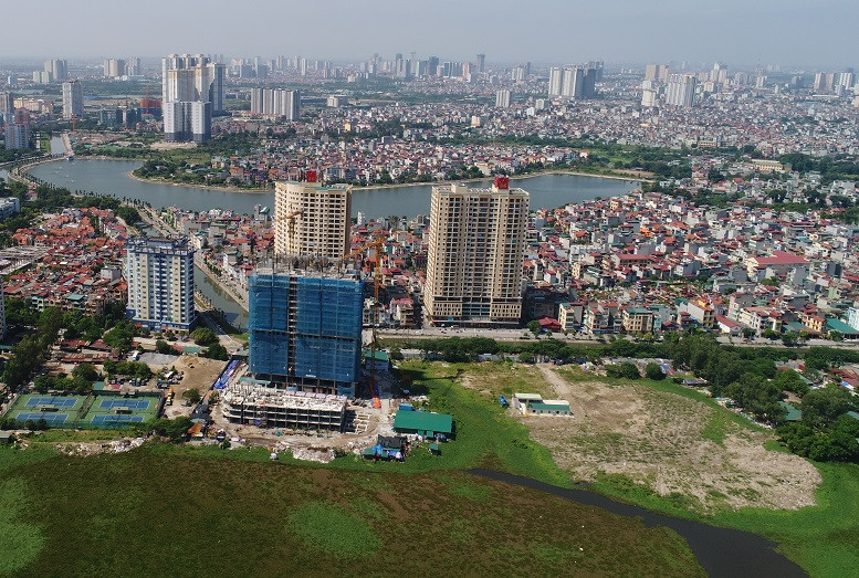 Smile Building hiện đã thi công đến tầng 22 và dự kiến cất nóc đầu năm 2018