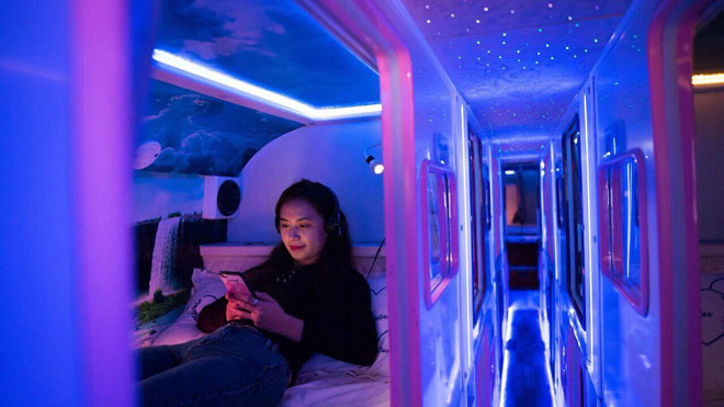 Giới trẻ “phát sốt” vì “xe khách tình nhân”