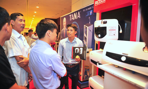 Bình nước nóng Rossi Amore được nhiều khách hàng ưa chuộng bởi sự vượt trội cả về thiết kế lẫn công nghệ so với các các sản phẩm khác. 