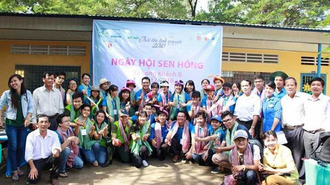 Các tình nguyện viên trong ngày hội ra quân“Kết nối trái tim tình nguyện 2016” tại Trung tâm Thanh thiếu niên miền Nam