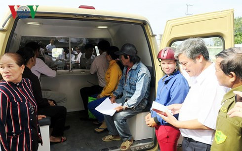 Ngân hàng lưu động tạo điều kiện thuận lợi cho người dân ở vùng nông thôn, vùng sâu vùng xa tỉnh Bình Thuận.