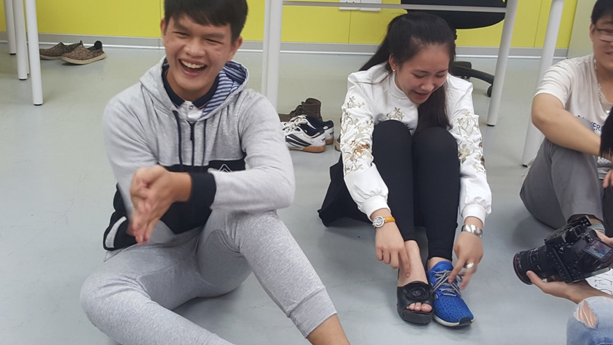 "Trời ơi, giành mãi mới được đôi cọc cạch này ư"!?