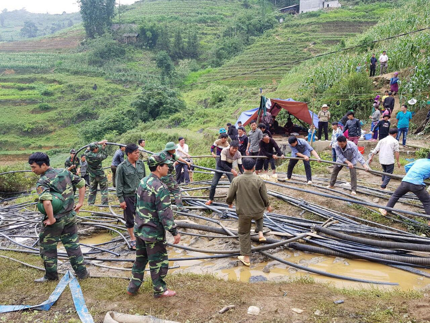 Suốt 9 ngày, hơn 100 người được huy động cứu hộ tìm kiếm nạn nhân. 