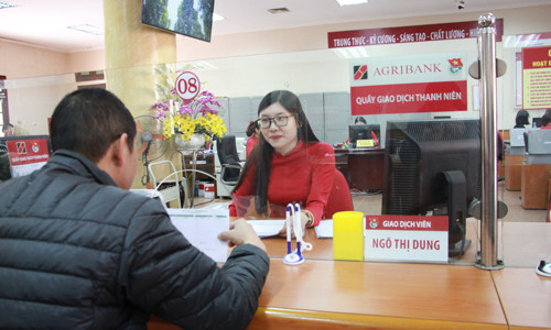 Agribank năm 2017 - Trả lại khách hàng trên 131 tỷ đồng tiền thừa