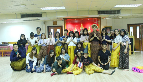 Chuyến đi tham quan Đại học Thương mại (Thái Lan) với nhiều trải nghiệm thú vị