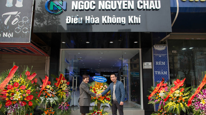 Bà Phạm Thị Khánh - Tổng GĐ Công Ty CP Điện Lạnh Ngọc Nguyên Châu và ông Nguyễn Hoàng Anh – đại diện công ty TNHH Panasonic Việt Nam có mặt trong lễ khai trương