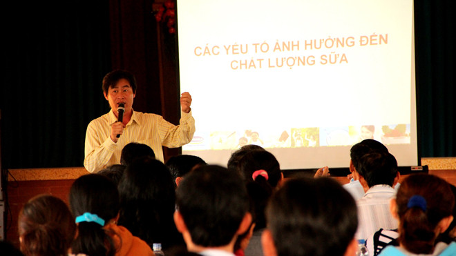 Bên cạnh hoạt động thu mua sữa, Vinamilk còn duy trì các hoạt động khuyến nông, tư vấn kỹ thuật và dịch vụ kỹ thuật miễn phí cho hộ CNBS, nhằm nâng cao chất lượng sữa và hiệu quả kinh tế nông hộ và bảo vệ môi trường