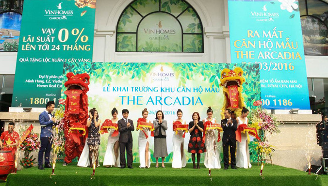 Sáng 26/3, tại tiền sảnh của tòa R6, Royal City đã diễn ra lễ khai trương khu căn hộ mẫu của “Tổ ấm ban mai” được mong chờ nhất trong thời gian vừa qua – Khu căn hộ mẫu The Arcadia.